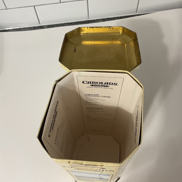 IMPORTED CAROLANS Finest Irish Cream Liqueur Empty Tin Box Container - Picture 8 of 9